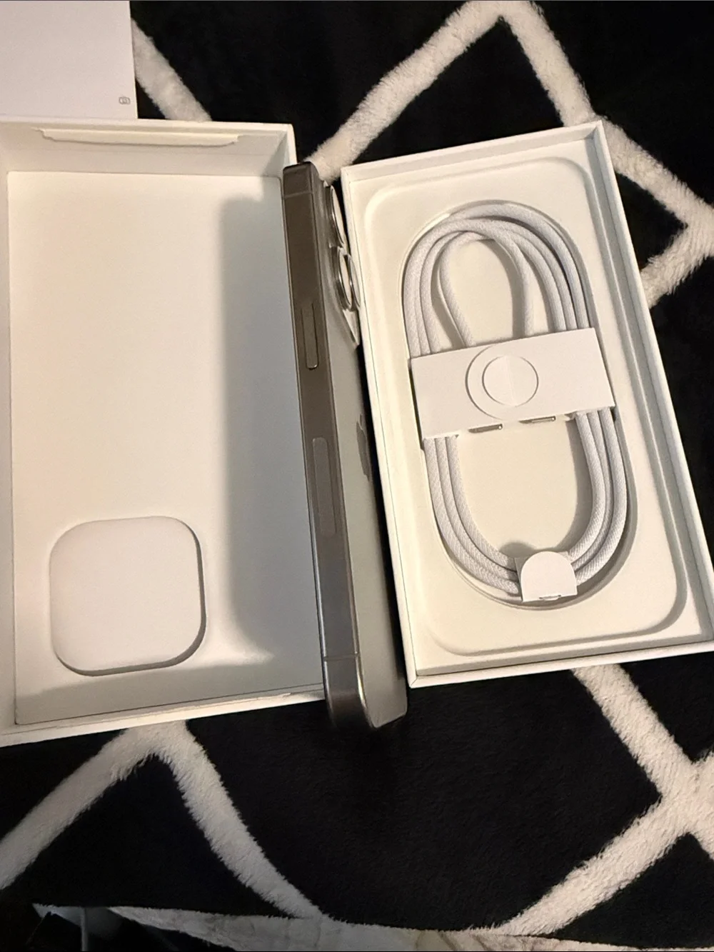 Apple iPhone 16 Pro 512 gbs - Desert Titanium
